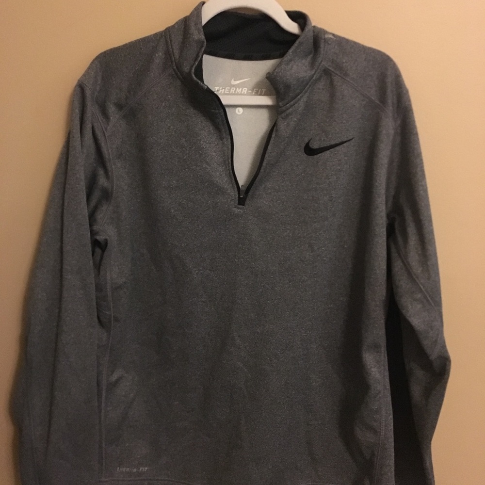 Gray Nike therma-fit quarter zip